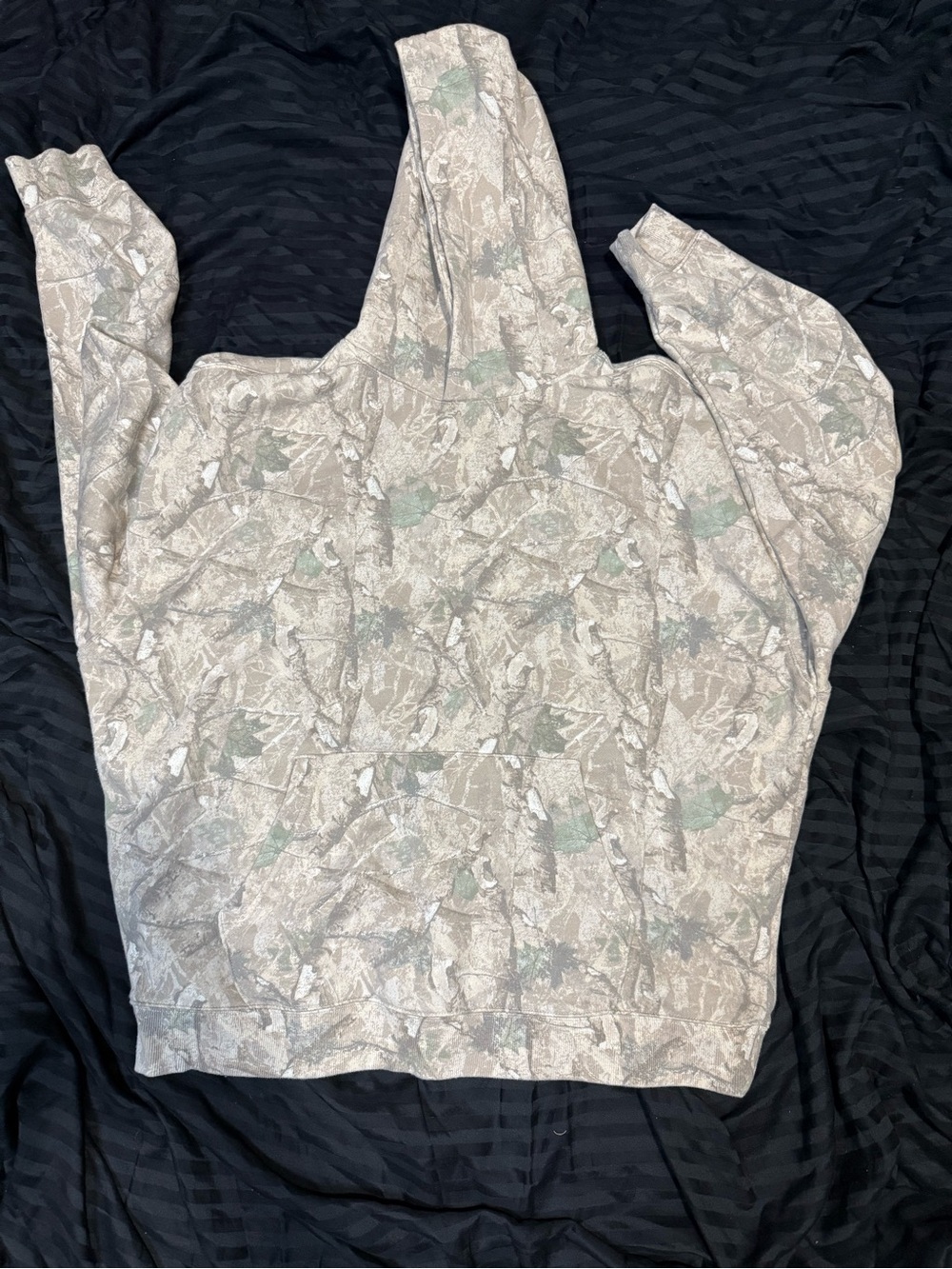 No Boundaries Men's Lightweight Hooded Shirt Jacket in Beige and Sage Camo